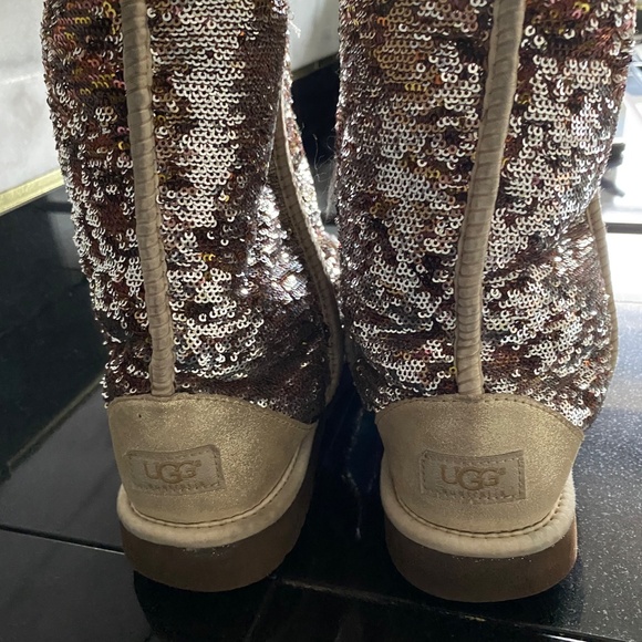 UGG Classic II Short Glitter Boots - Picture 9 of 10